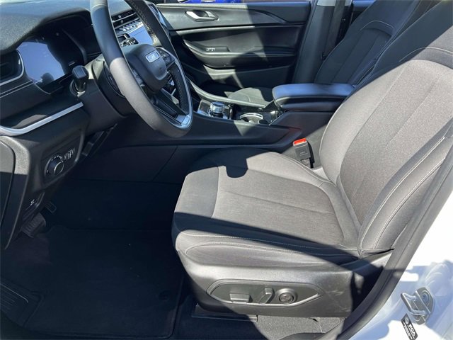 Certified 2023 Jeep Grand Cherokee L Laredo image 24