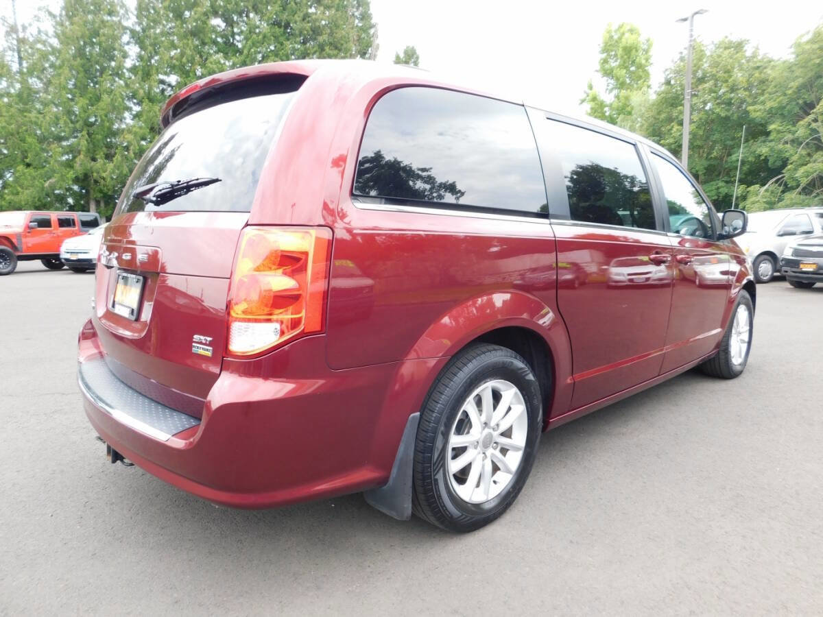 Used 2018 Dodge Grand Caravan SXT image 2