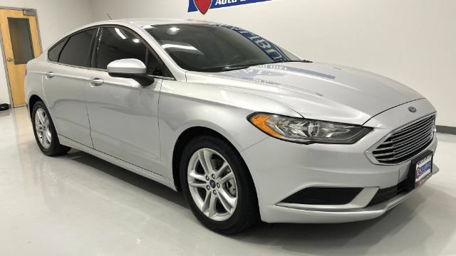 Used 2018 Ford Fusion SE w/ Fusion SE Technology Package FWD image 7