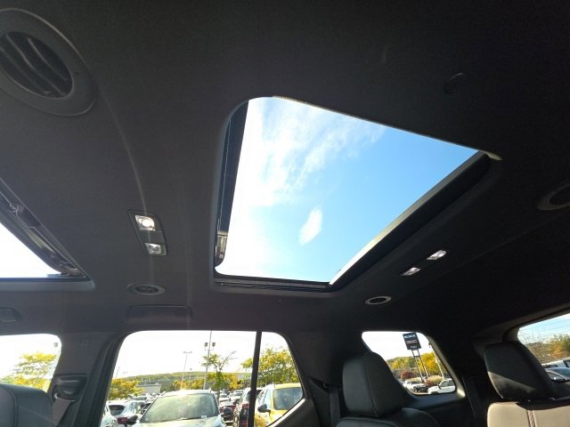 Used 2023 Chevrolet Traverse RS w/ LPO, Floor Liner Package image 33