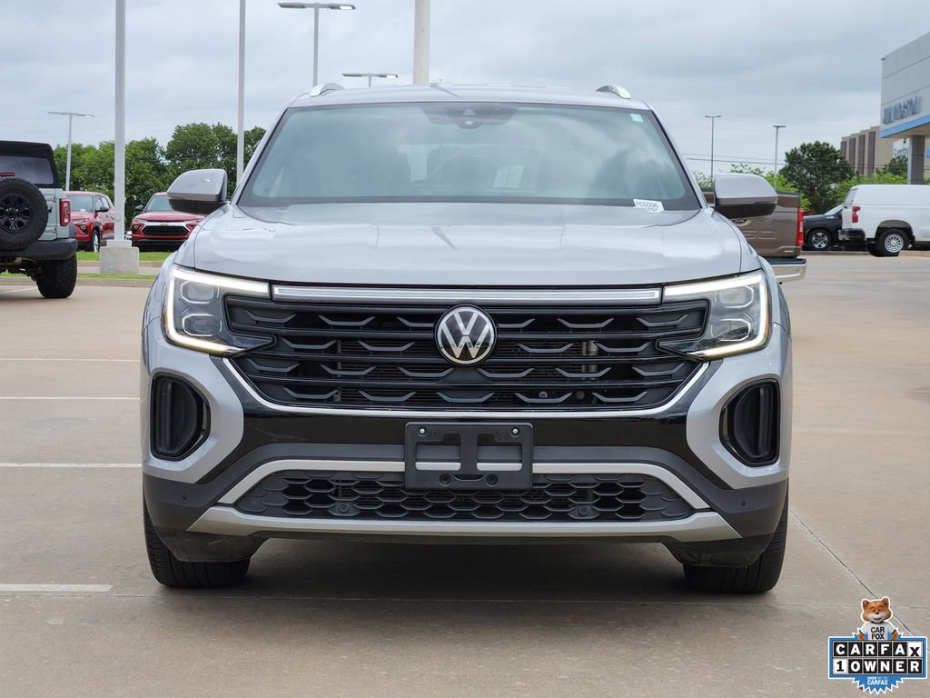 Used 2025 Volkswagen Atlas Cross Sport SE AWD/4WD image 2