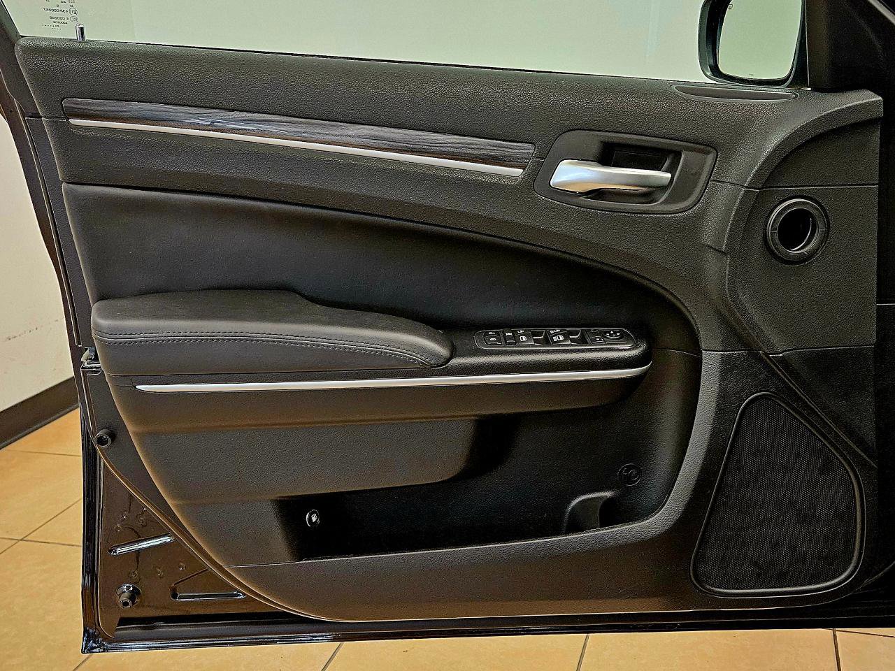 Used 2020 Chrysler 300 Touring w/ Sport Appearance Package image 8