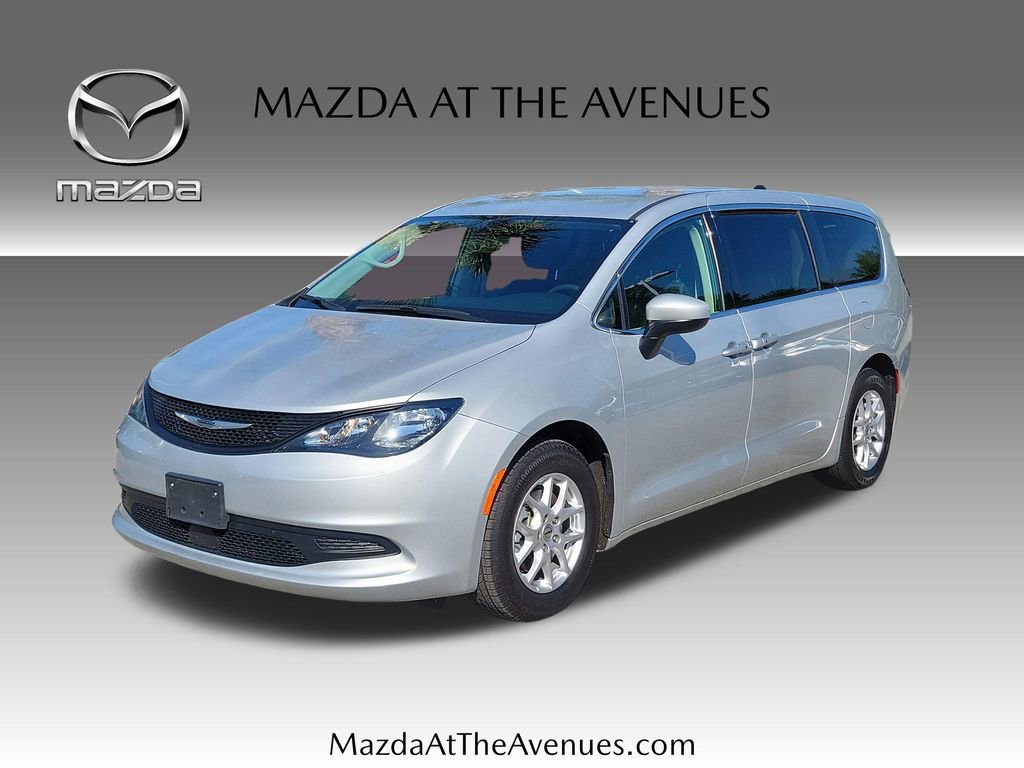 Used 2022 Chrysler Voyager LX image 1