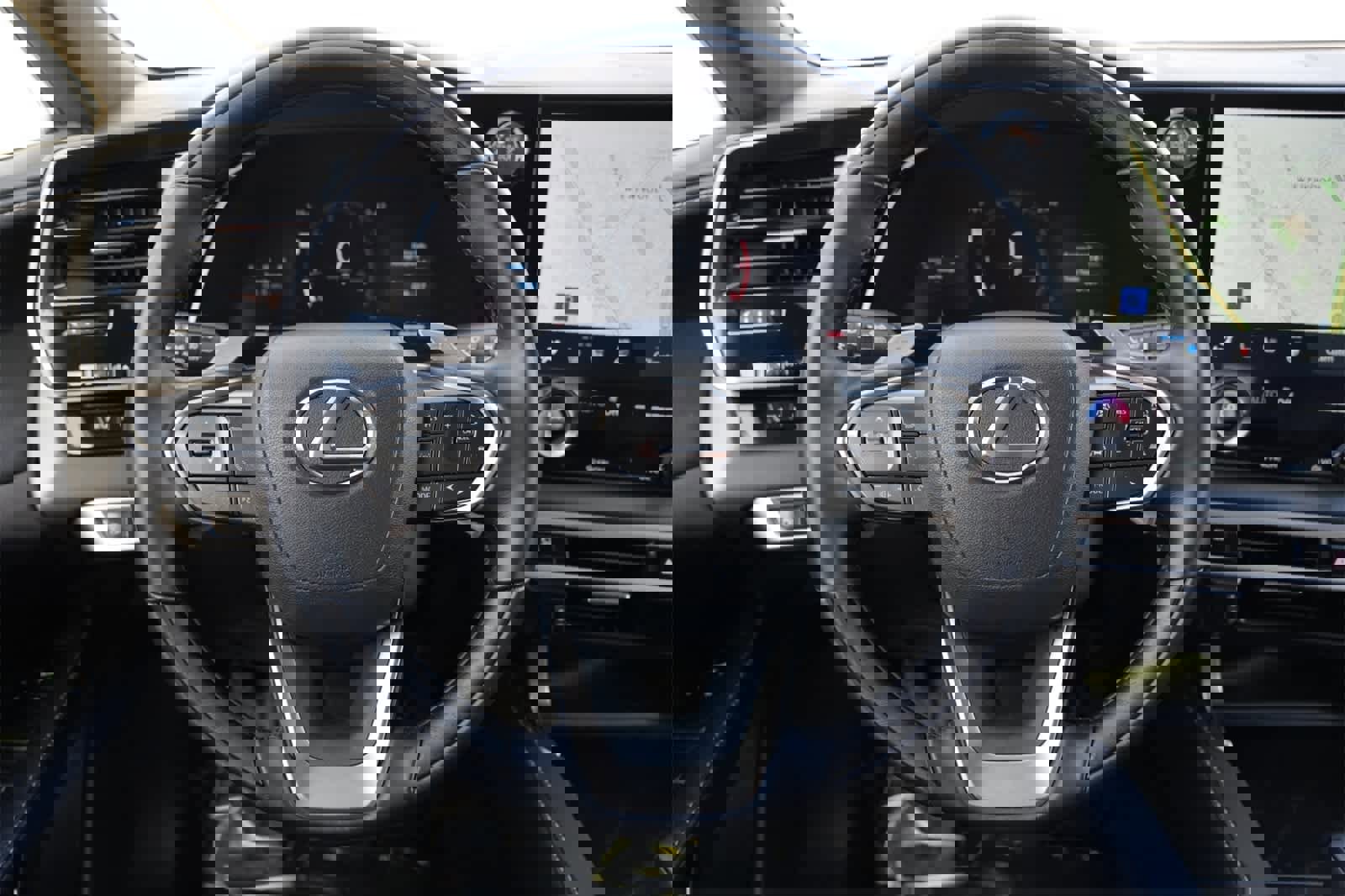 Used 2025 Lexus RX 350 Premium Plus w/ Accessory Package (Z1) image 9