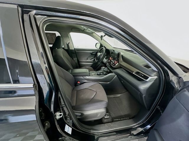 Used 2020 Toyota Highlander LE AWD/4WD image 27