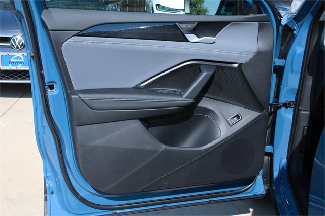 New 2025 Volkswagen Tiguan SE image 11