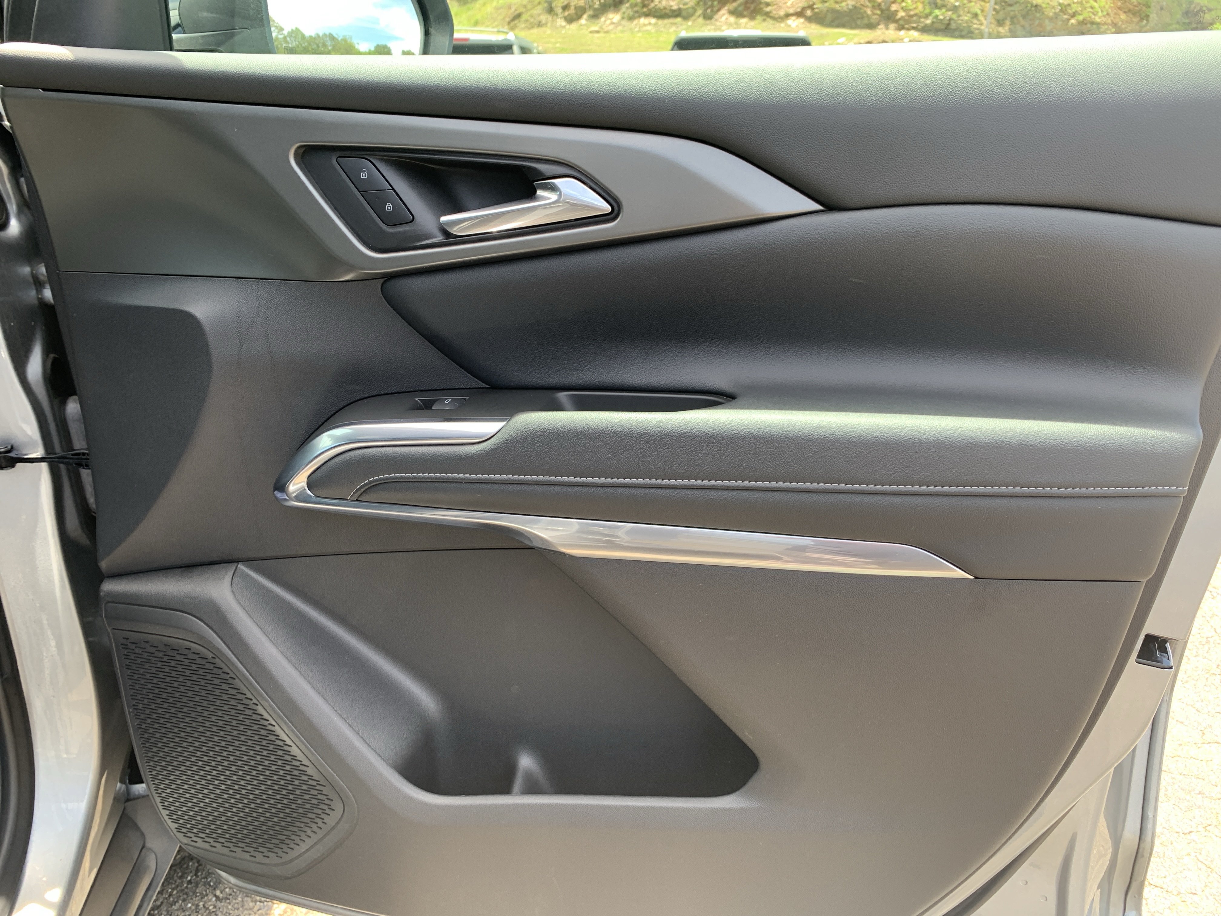 Used 2025 Chevrolet Traverse LT FWD image 51