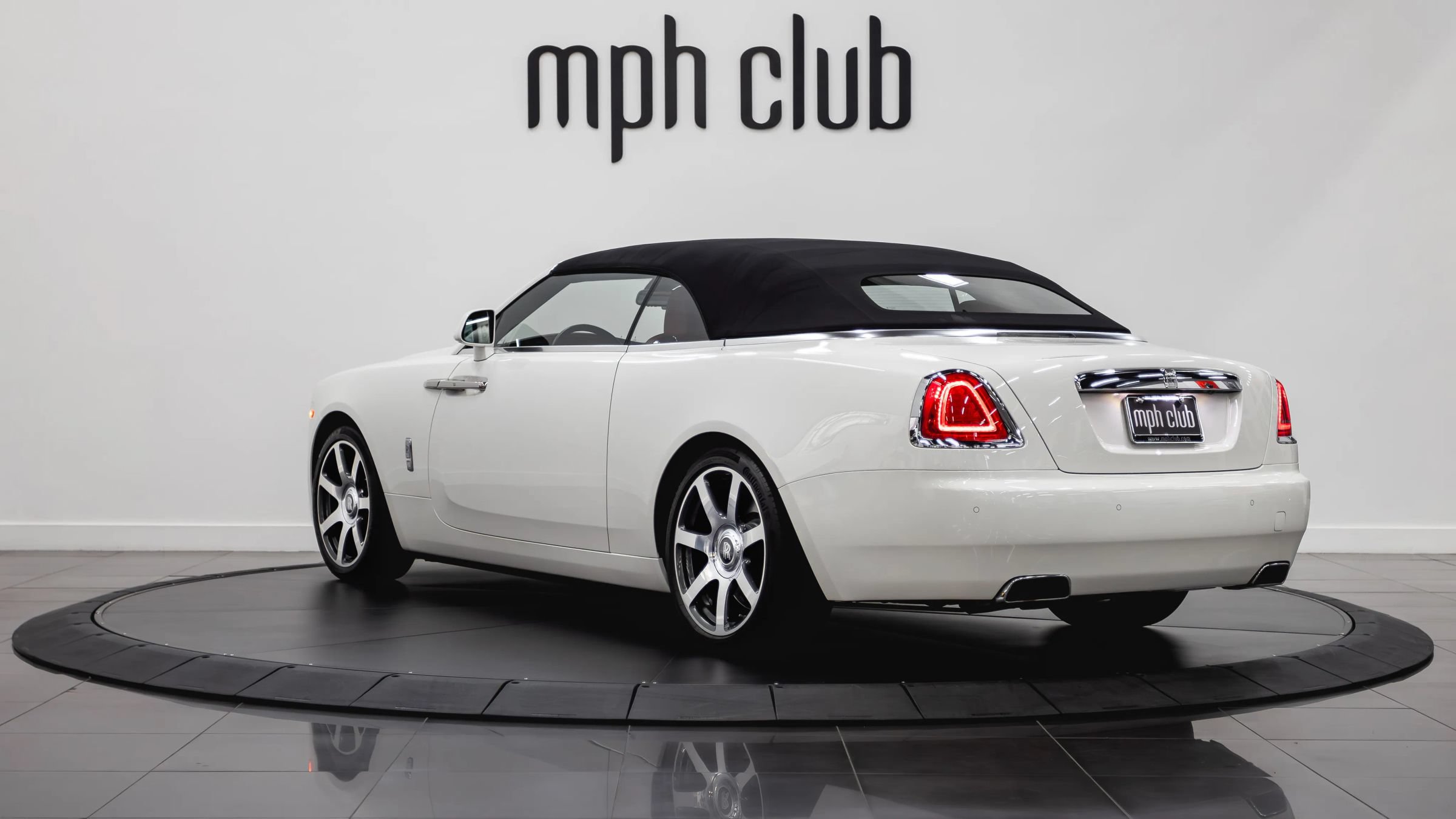 Used 2017 Rolls-Royce Dawn RWD image 5