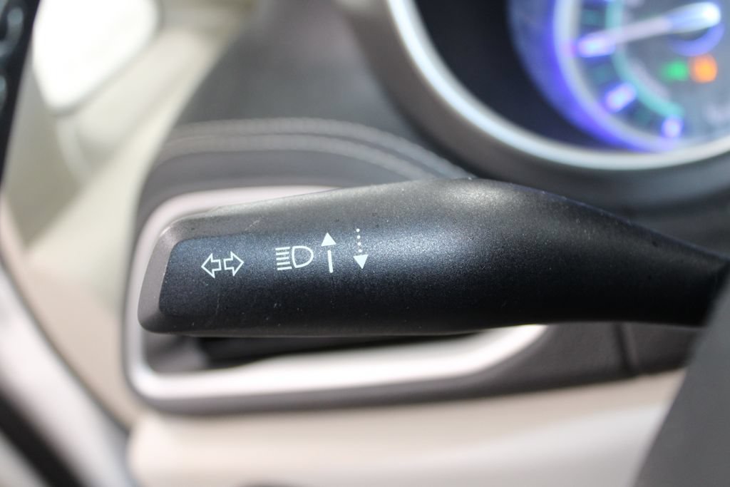 Used 2024 Nissan Versa SR FWD image 71