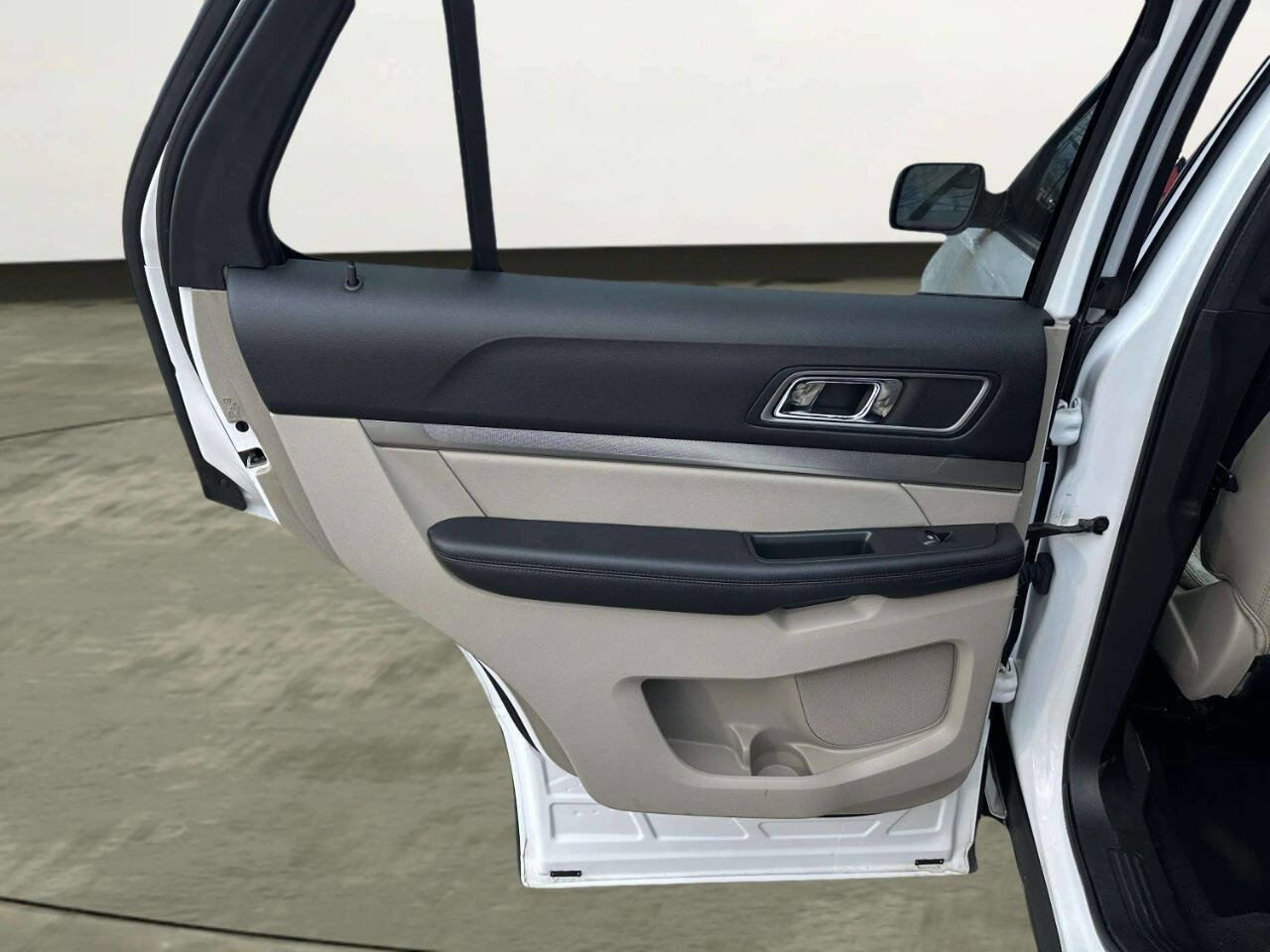 Used 2019 Ford Explorer XLT w/ Equipment Group 202A image 12