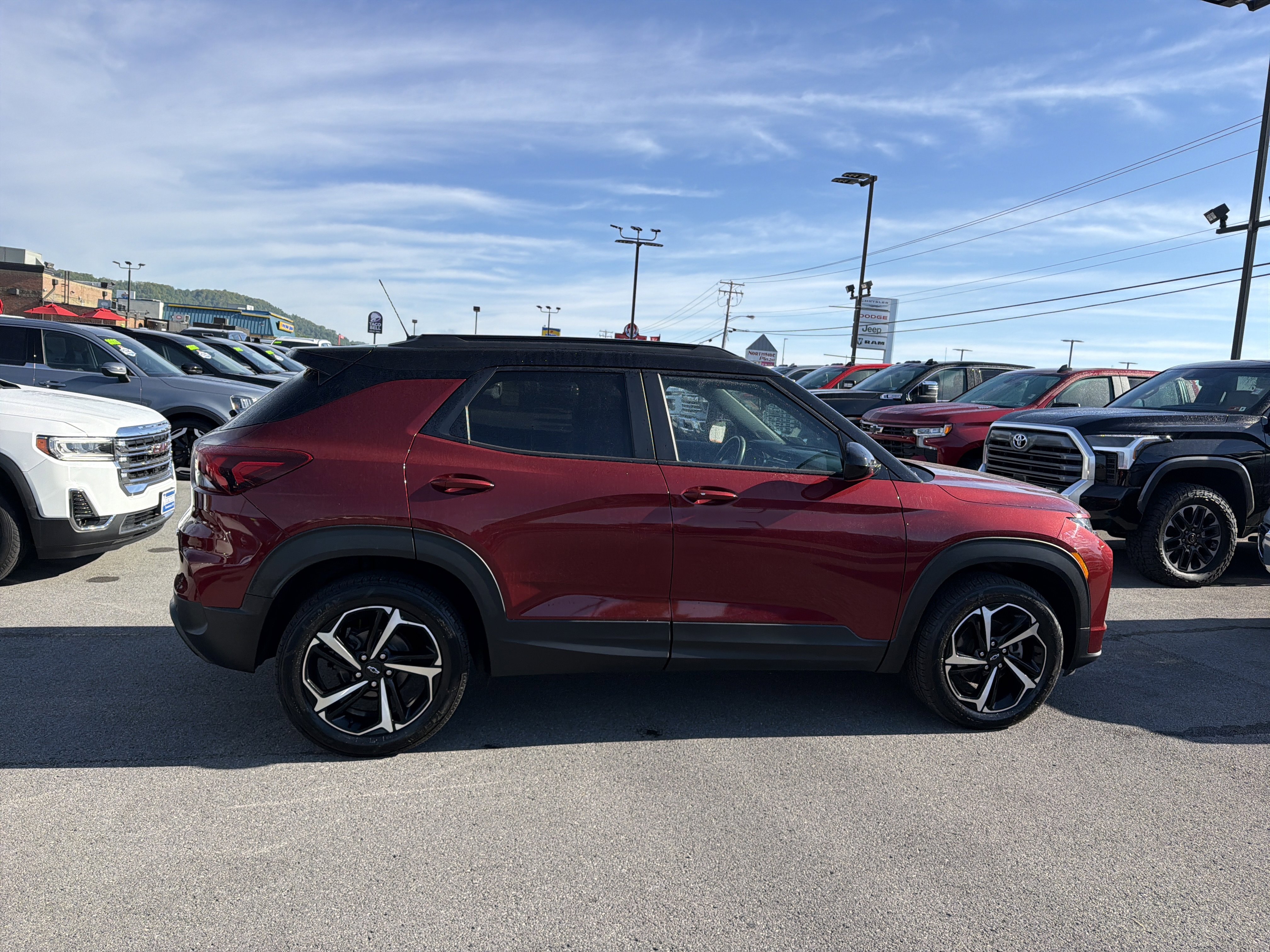 Used 2023 Chevrolet TrailBlazer RS w/ Sun and Liftgate Package AWD/4WD image 5