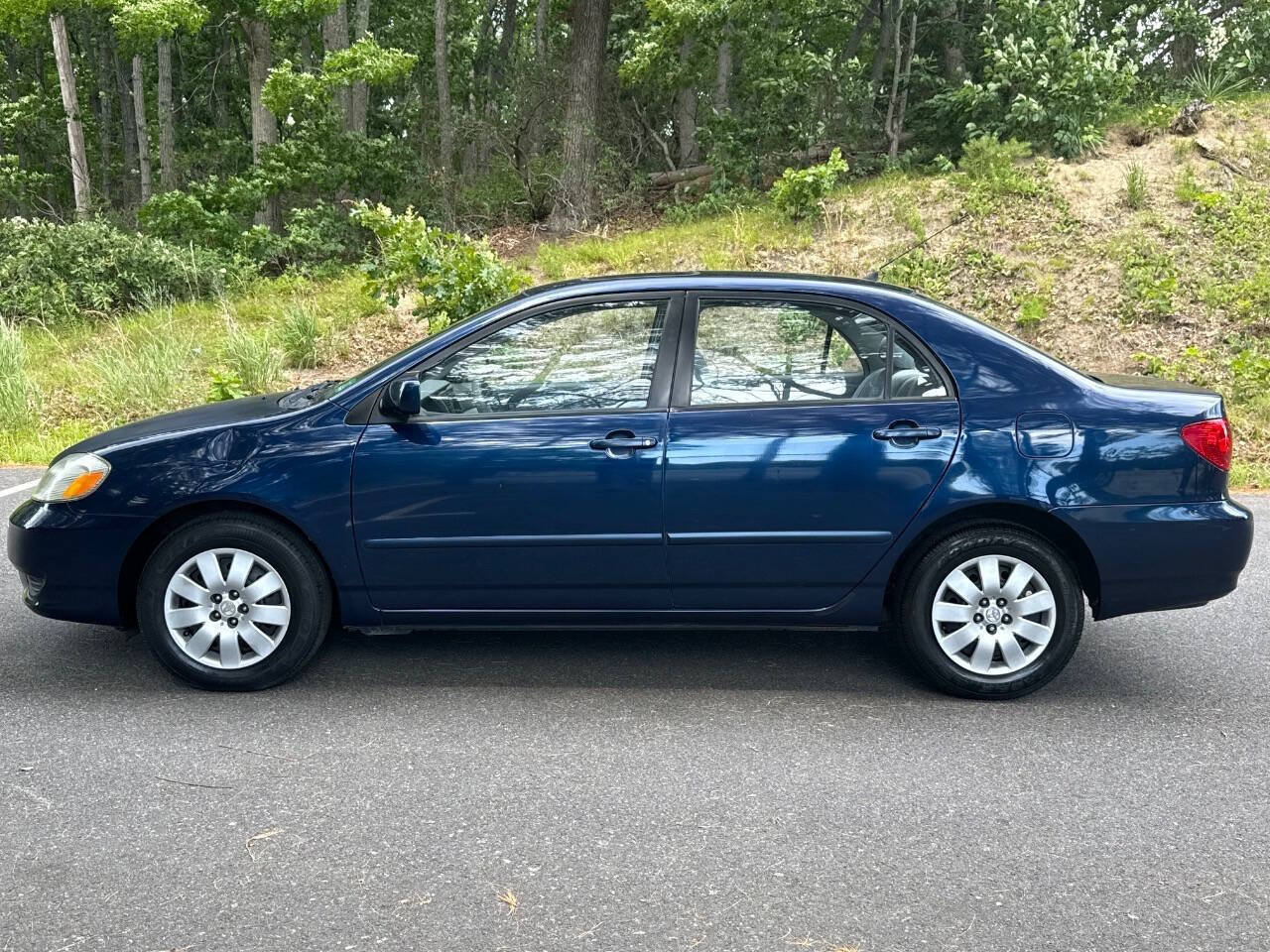 Used 2004 Toyota Corolla LE FWD image 10