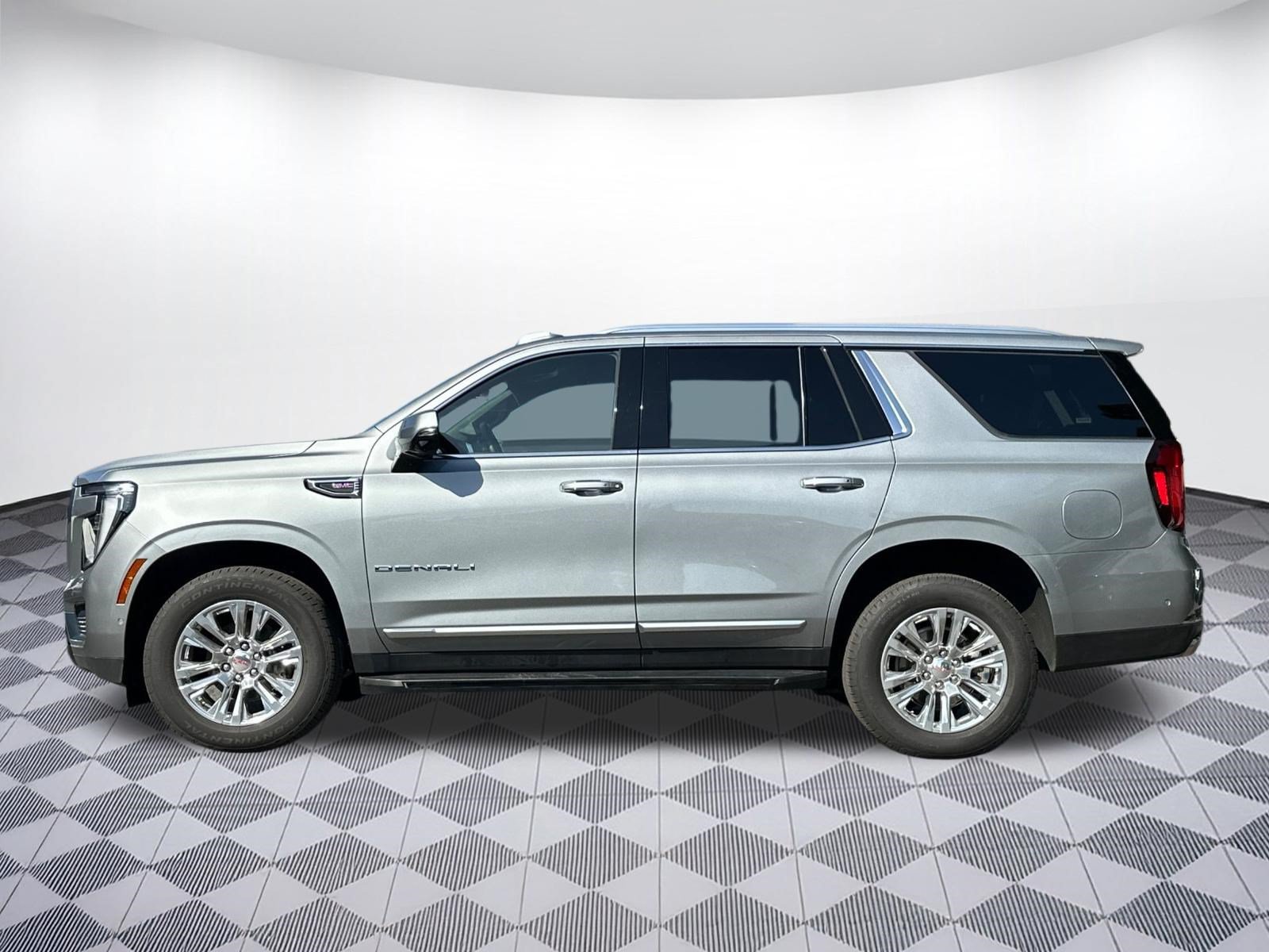 Used 2025 GMC Yukon Denali AWD/4WD image 2