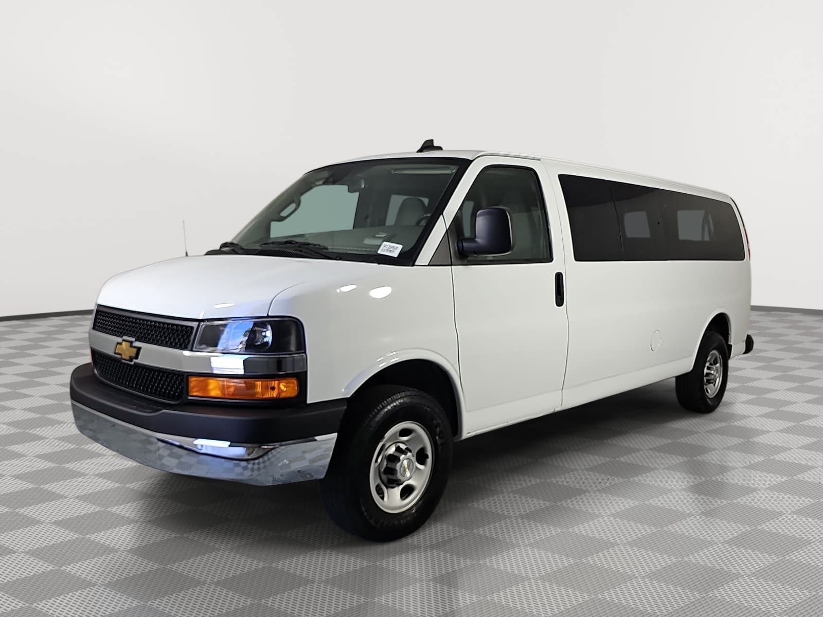 Used 2024 Chevrolet Express 3500 LS RWD image 4