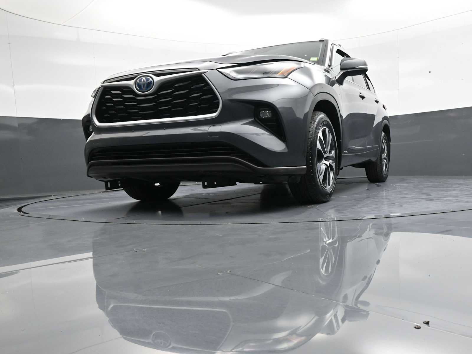 Used 2022 Toyota Highlander XLE AWD/4WD image 27
