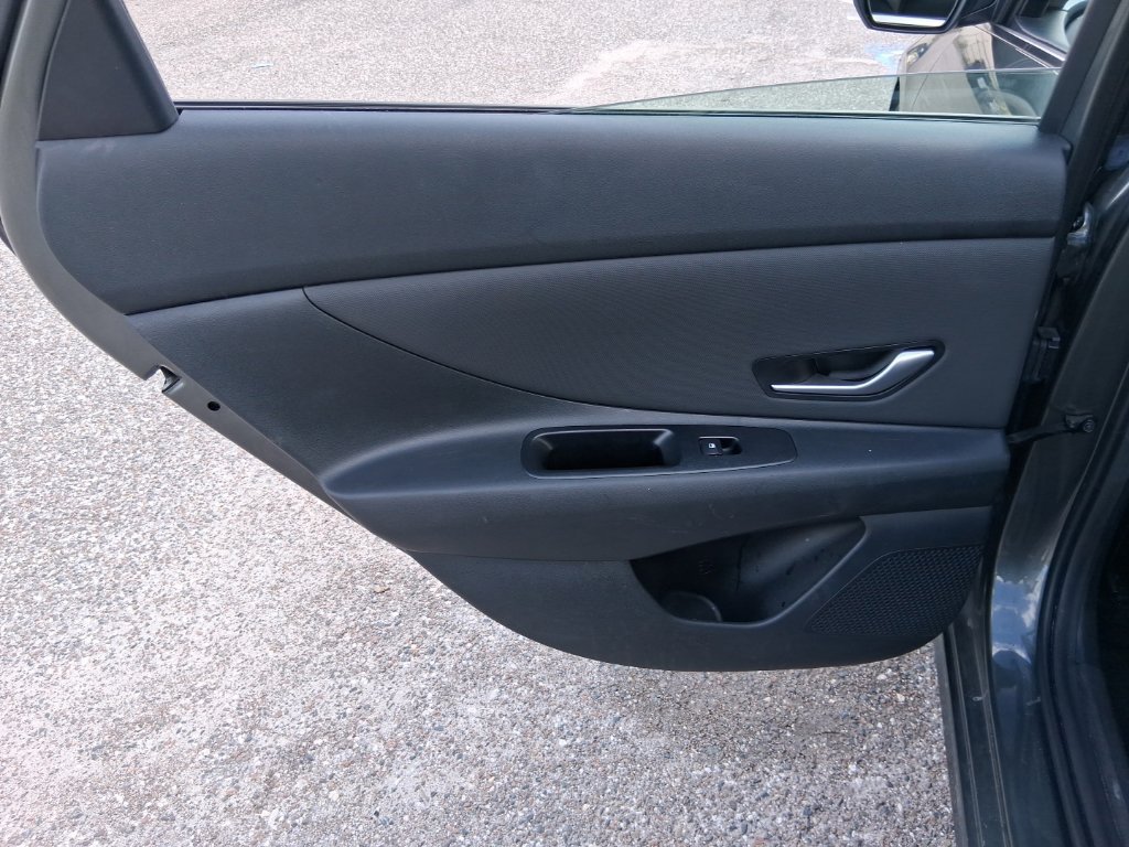 Used 2025 Hyundai Elantra SEL FWD image 14