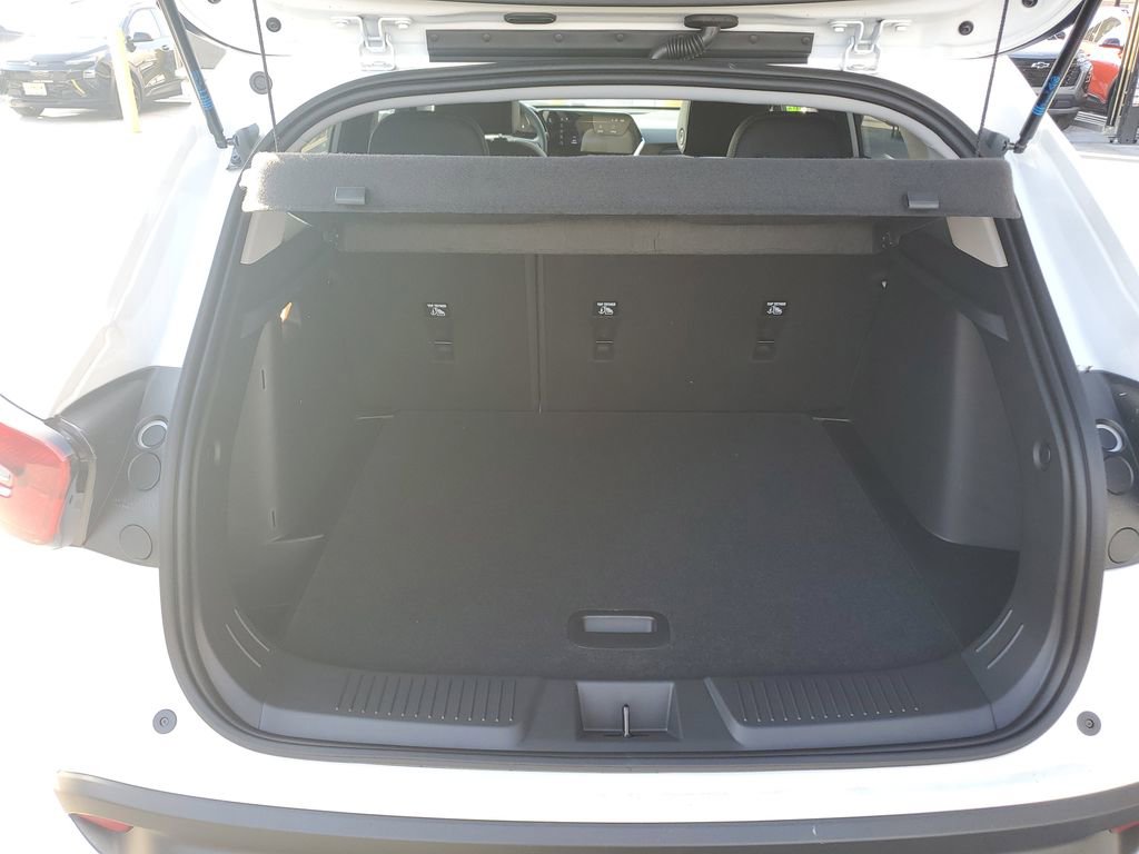 New 2026 Chevrolet Trax LT image 4