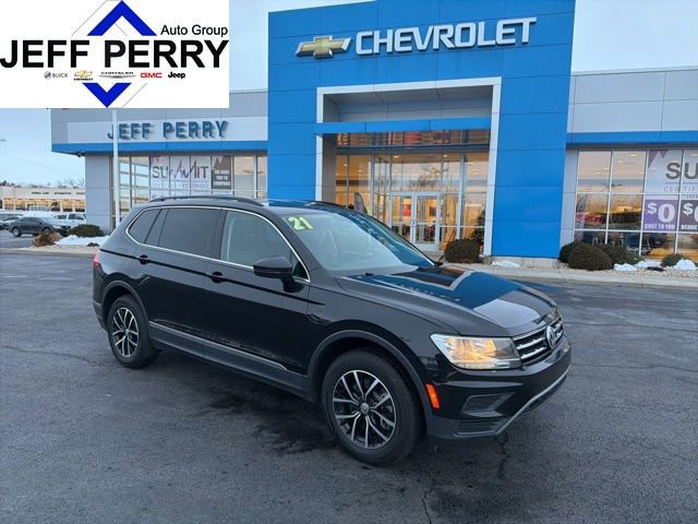 Used 2021 Volkswagen Tiguan SE image 1