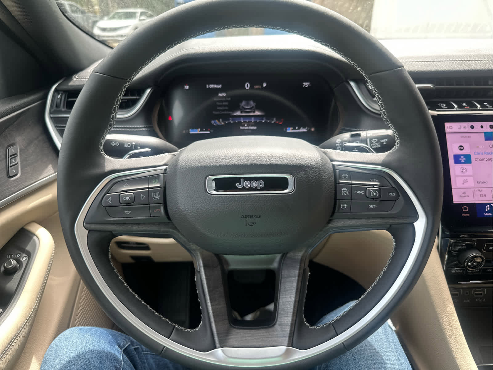 New 2025 Jeep Grand Cherokee Limited w/ Luxury Tech Group II image 35