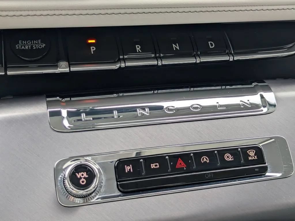 Used 2025 Lincoln Aviator 2WD image 28