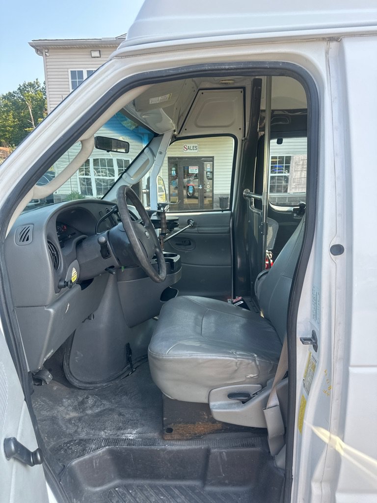 Used 2007 Ford E-250 and Econoline 250 Extended RWD image 11