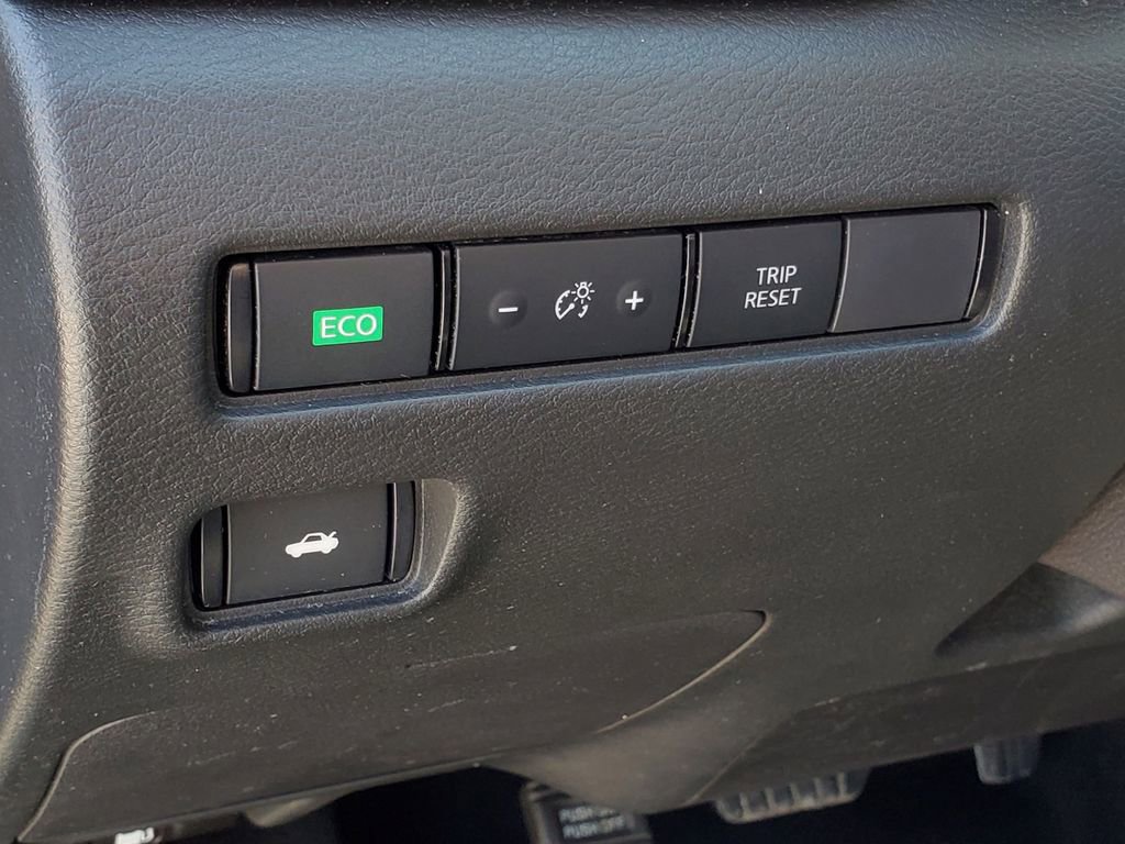 Used 2023 Nissan Sentra SR w/ Midnight Edition Package FWD image 15