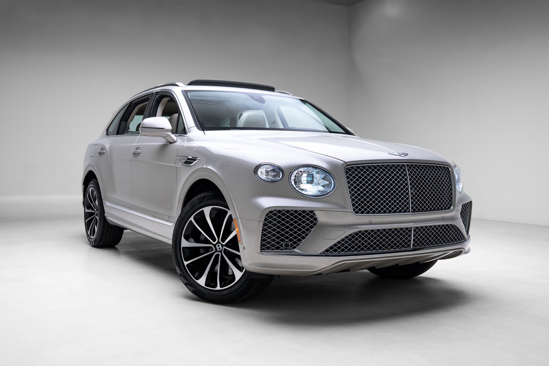 Used 2021 Bentley Bentayga image 22