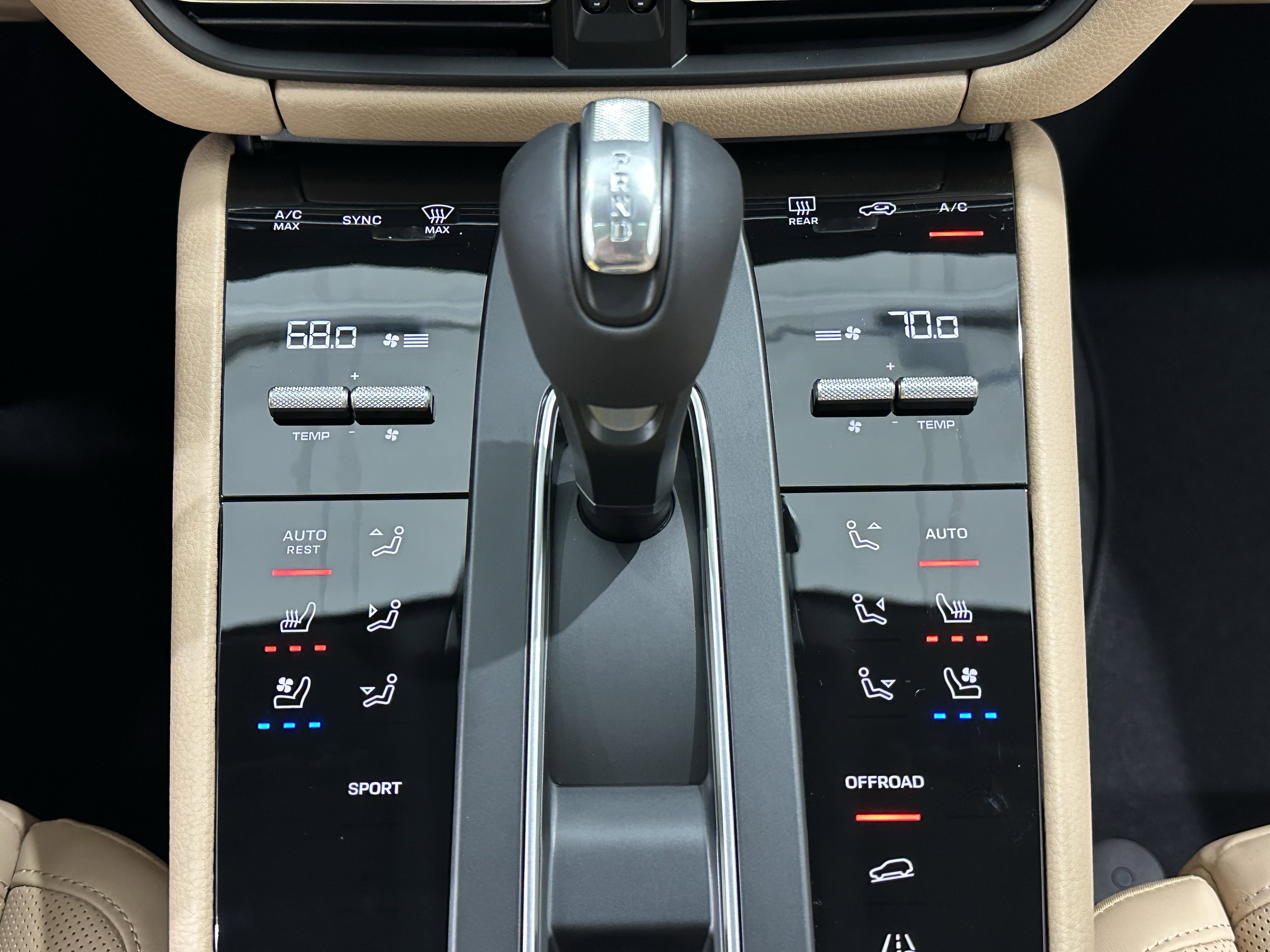 New 2025 Porsche Macan image 38