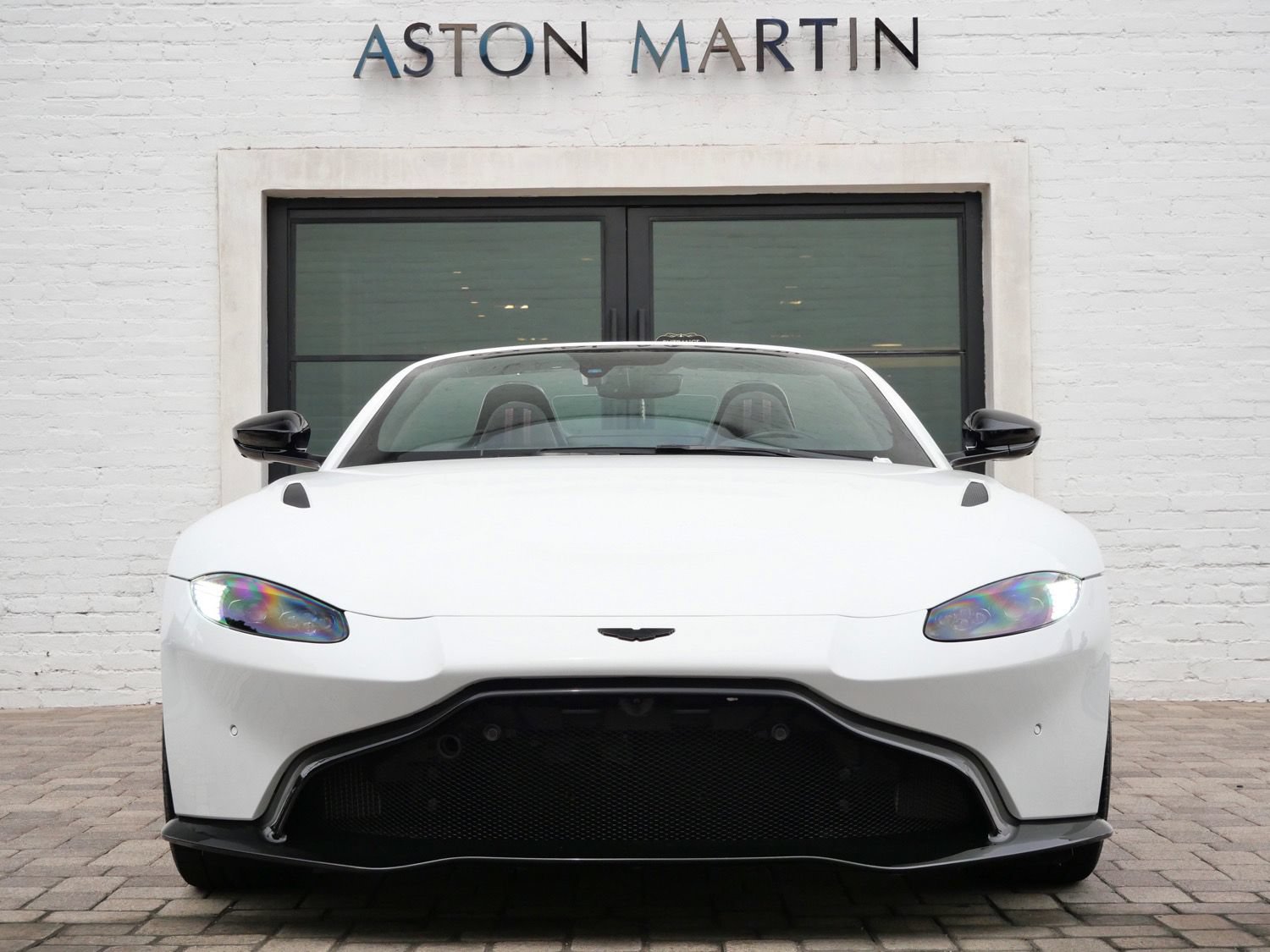 Used 2023 Aston Martin V8 Vantage Roadster RWD image 7
