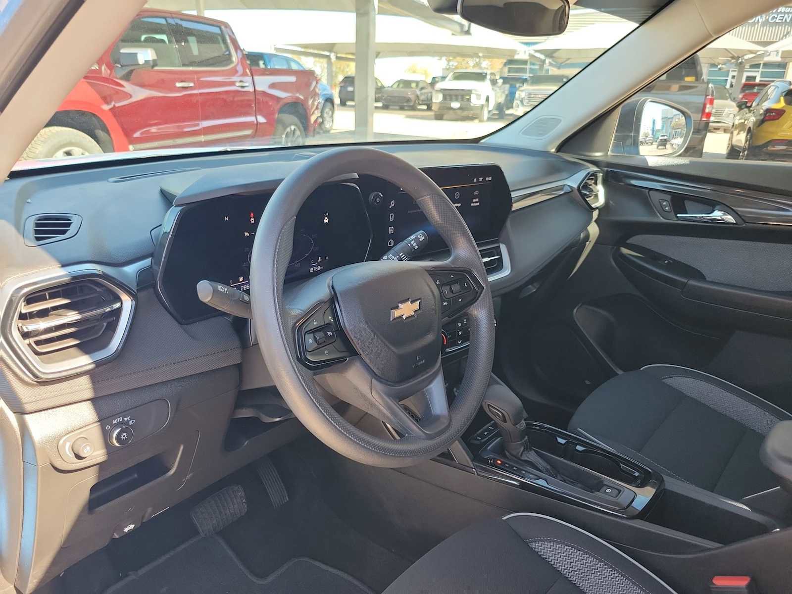 Used 2024 Chevrolet TrailBlazer LS w/ LS Convenience Package image 2