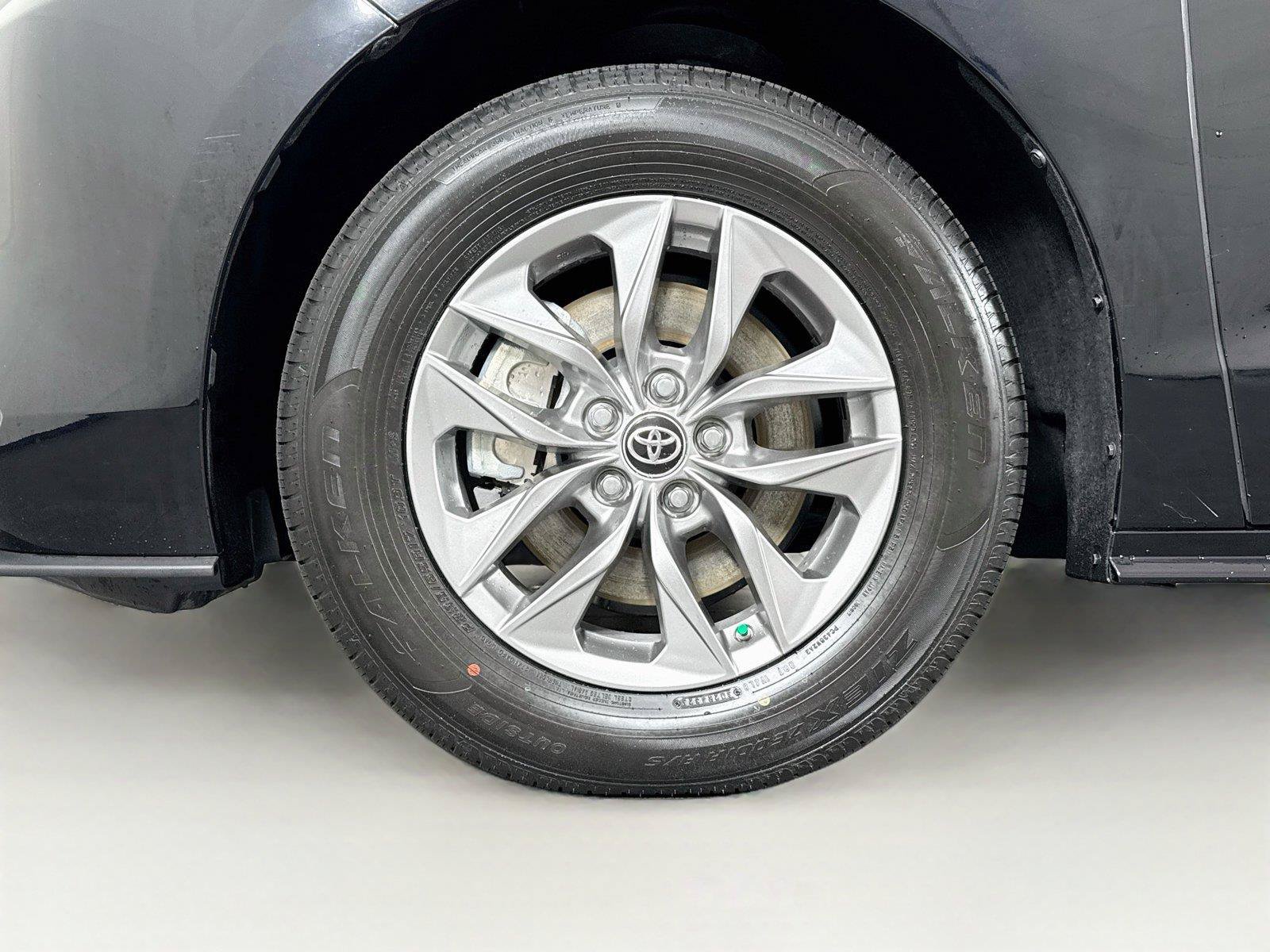 Certified 2025 Toyota Sienna XLE FWD image 44