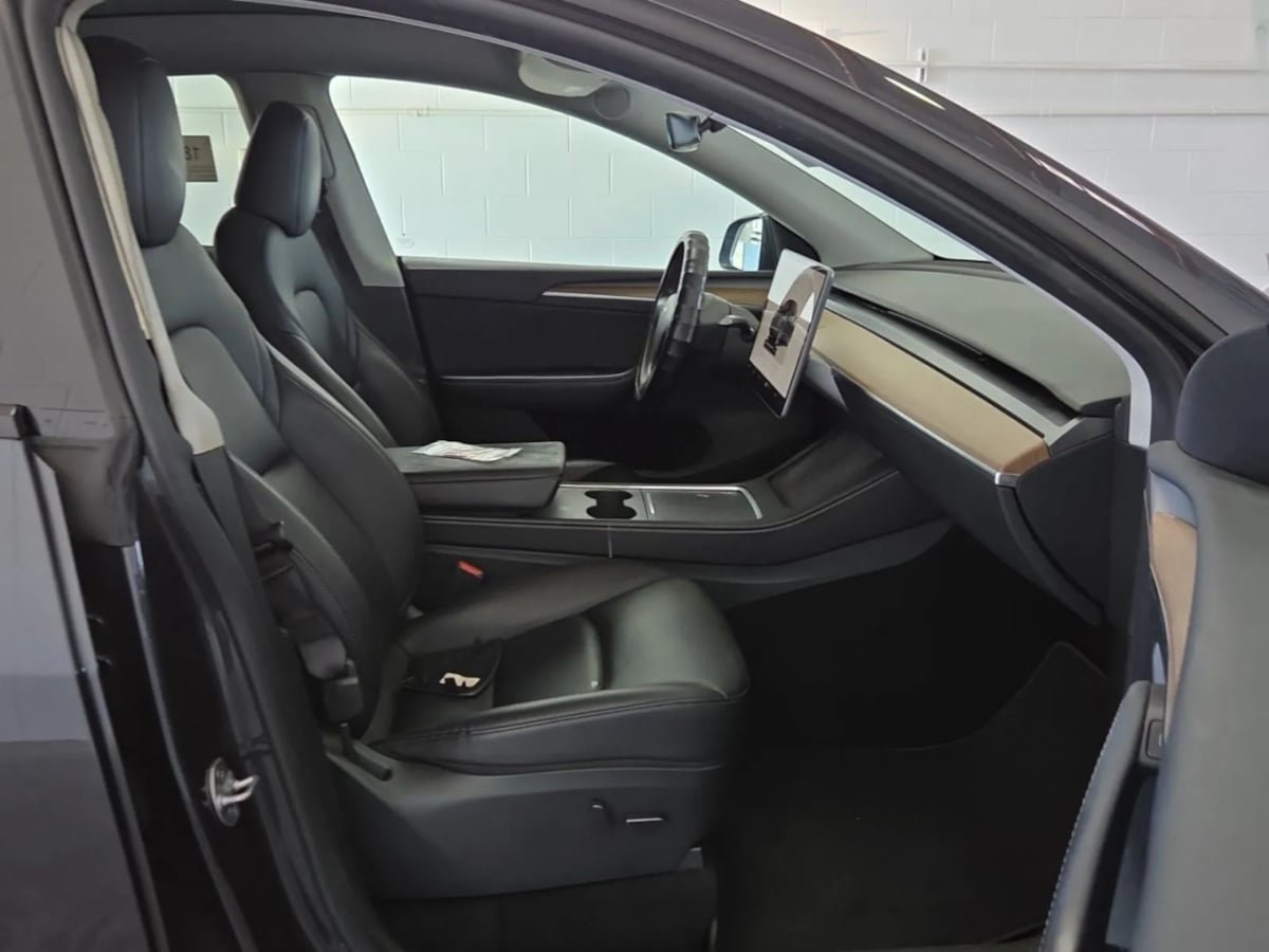 Used 2024 Tesla Model Y Long Range RWD image 4