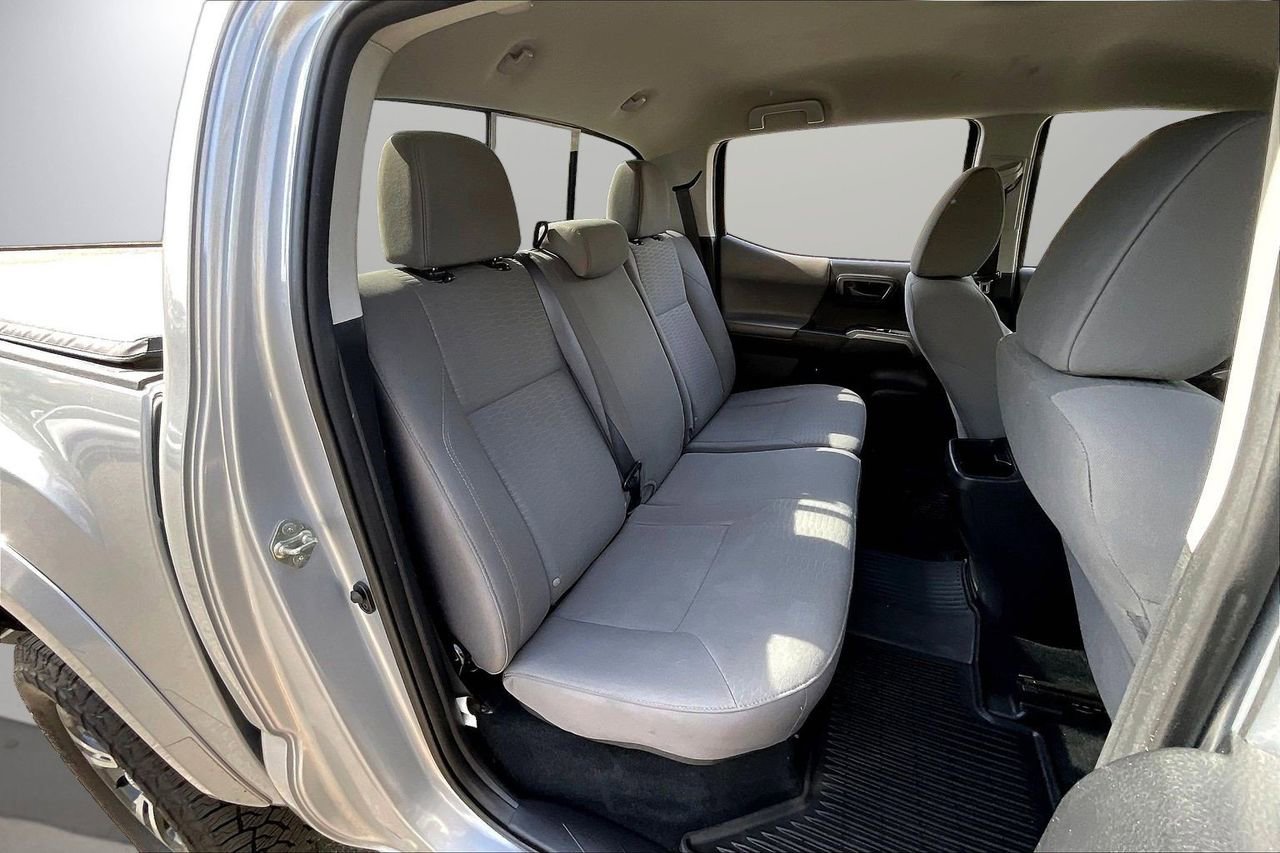 Used 2018 Toyota Tacoma SR5 AWD/4WD image 24