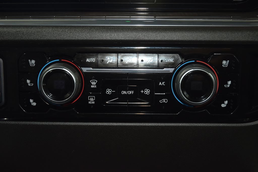 Used 2024 Chevrolet Silverado 2500 LTZ w/ LTZ Convenience Package AWD/4WD image 36