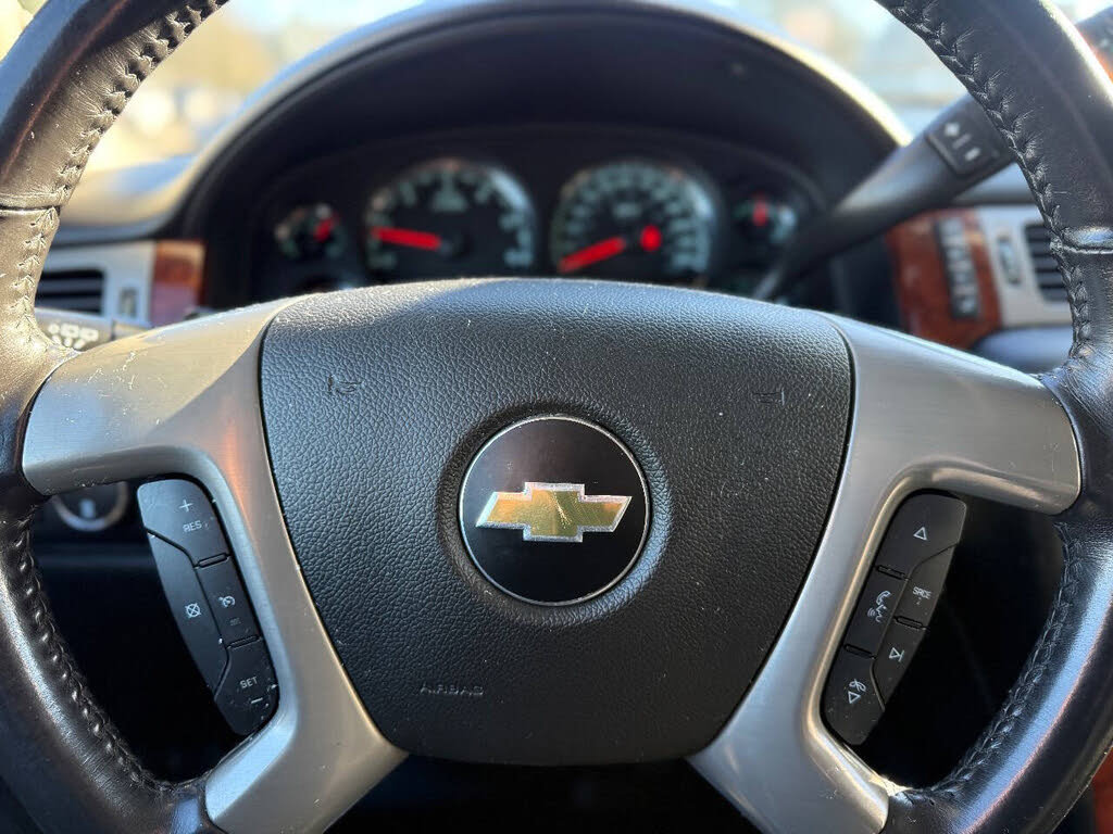 Used 2014 Chevrolet Suburban LT image 36
