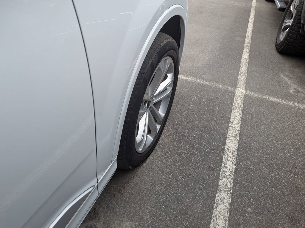 Used 2025 Audi Q7 3.0T Premium Plus w/ Premium Plus Package AWD/4WD image 12