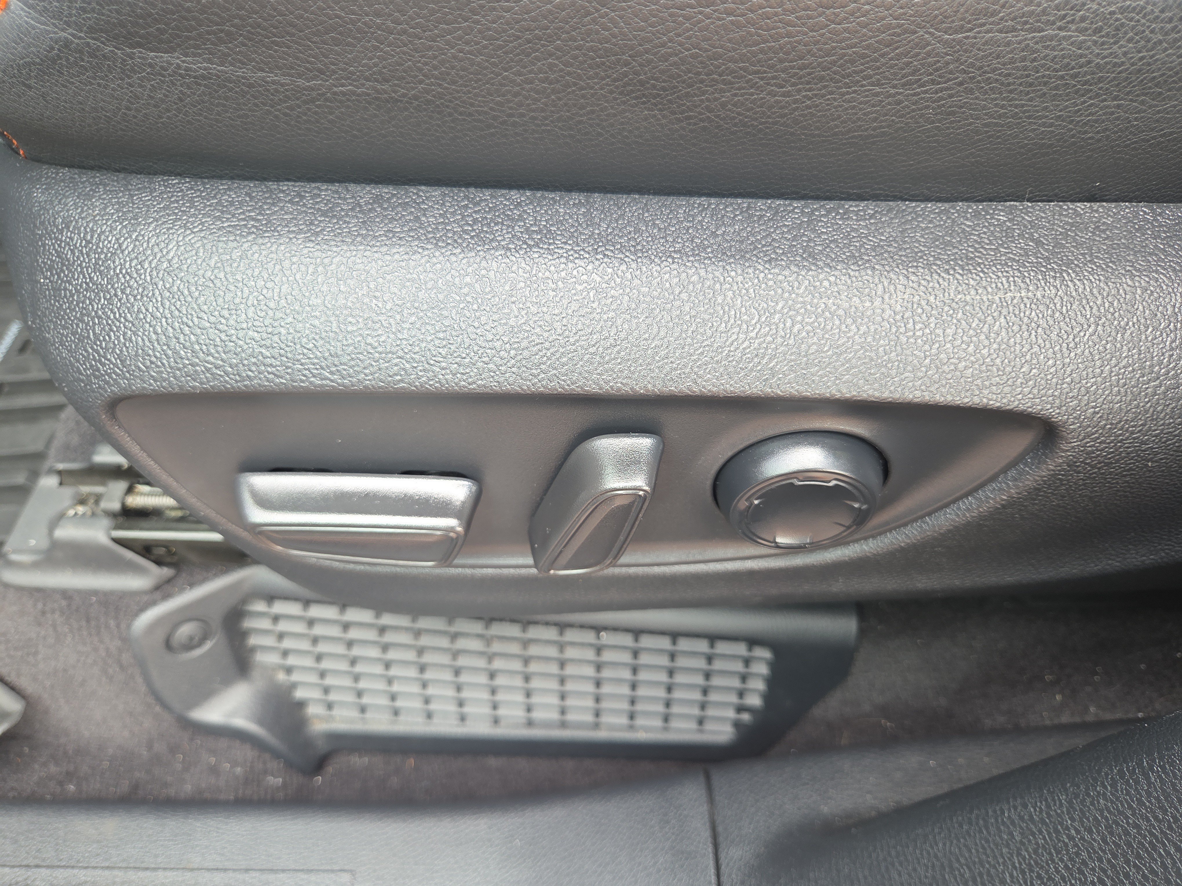 Certified 2023 Toyota Sienna XSE w/ XSE Plus Package AWD/4WD image 33