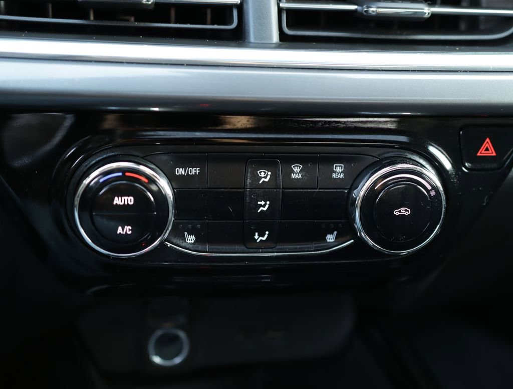 Used 2024 Chevrolet Trax ACTIV w/ Sunroof Package image 15