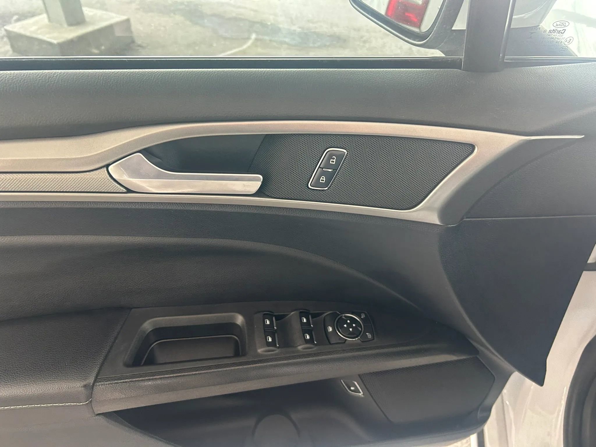 Used 2018 Ford Fusion SE FWD image 16