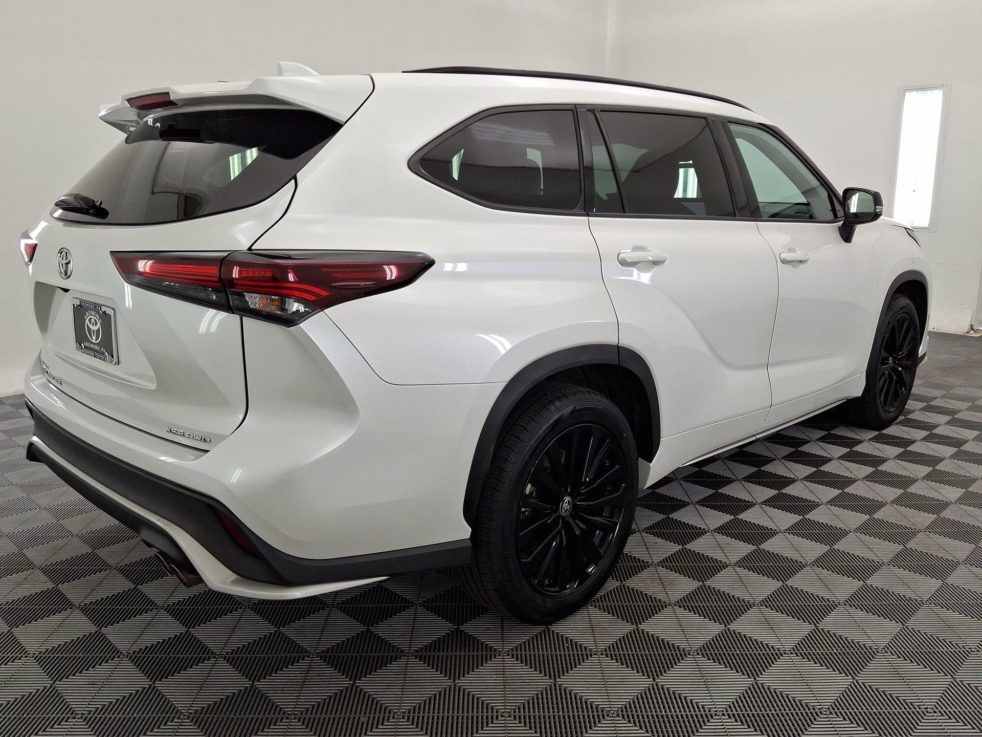 Used 2024 Toyota Highlander XSE AWD/4WD image 25