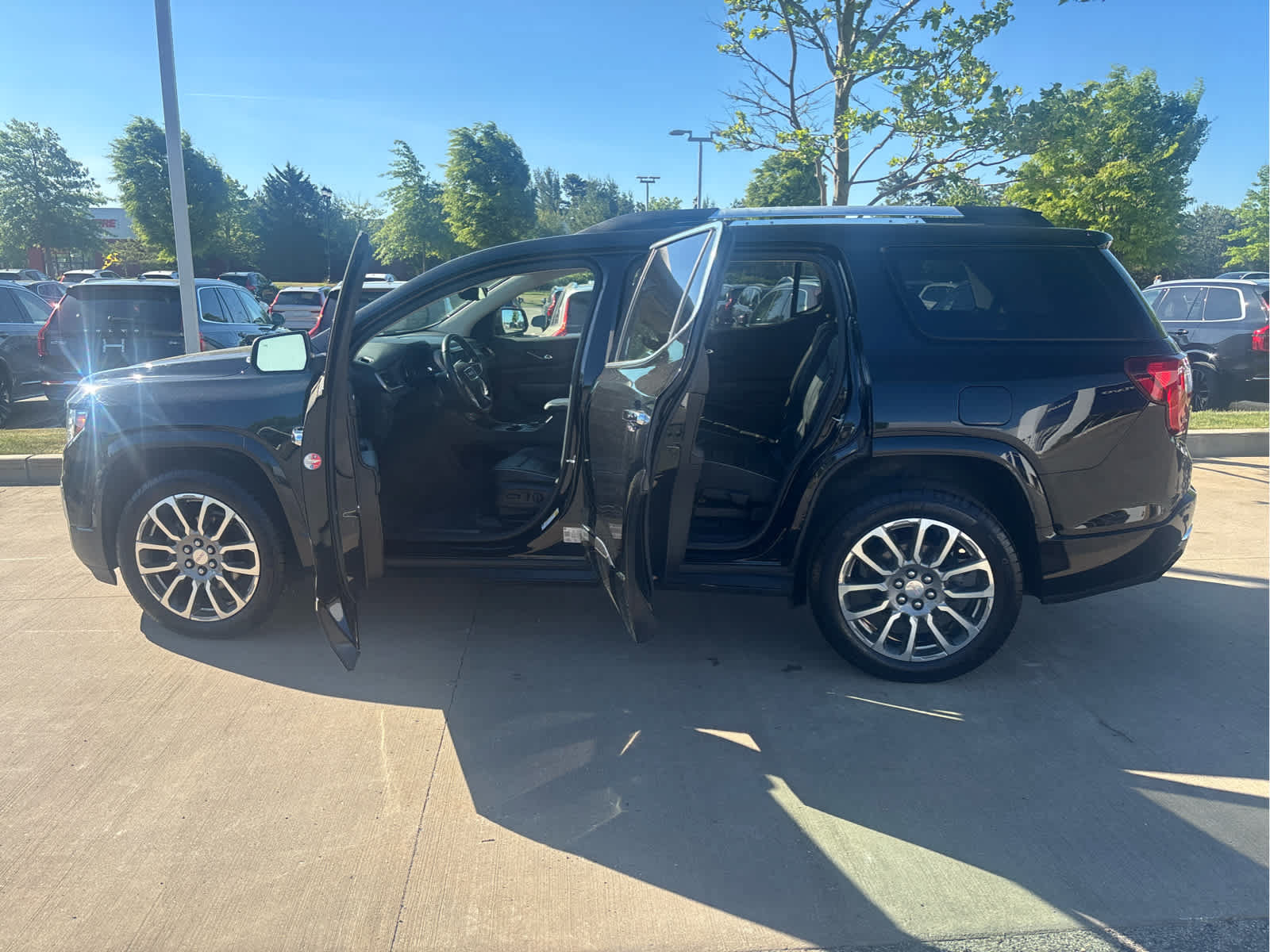 Used 2021 GMC Acadia Denali w/ Denali Ultimate Package AWD/4WD image 27