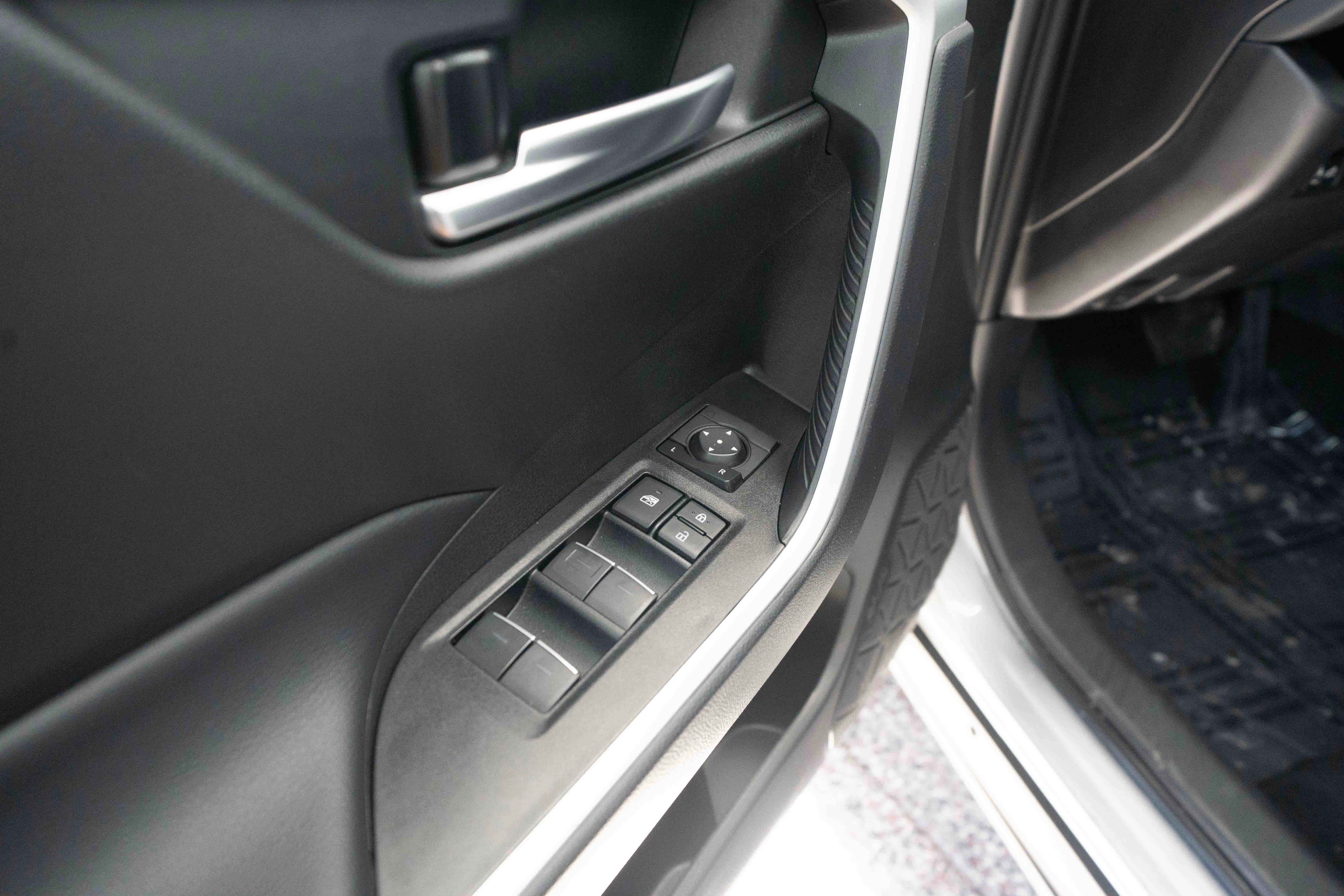 Used 2025 Toyota RAV4 XLE image 7