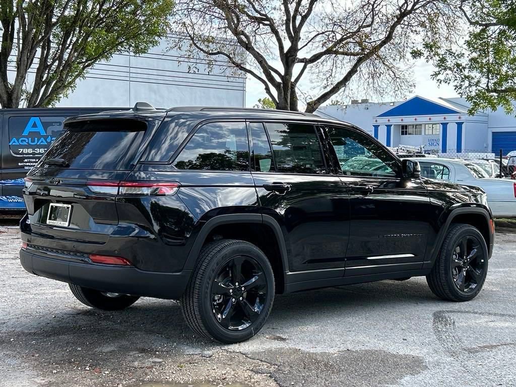 New 2024 Jeep Grand Cherokee Altitude RWD image 4