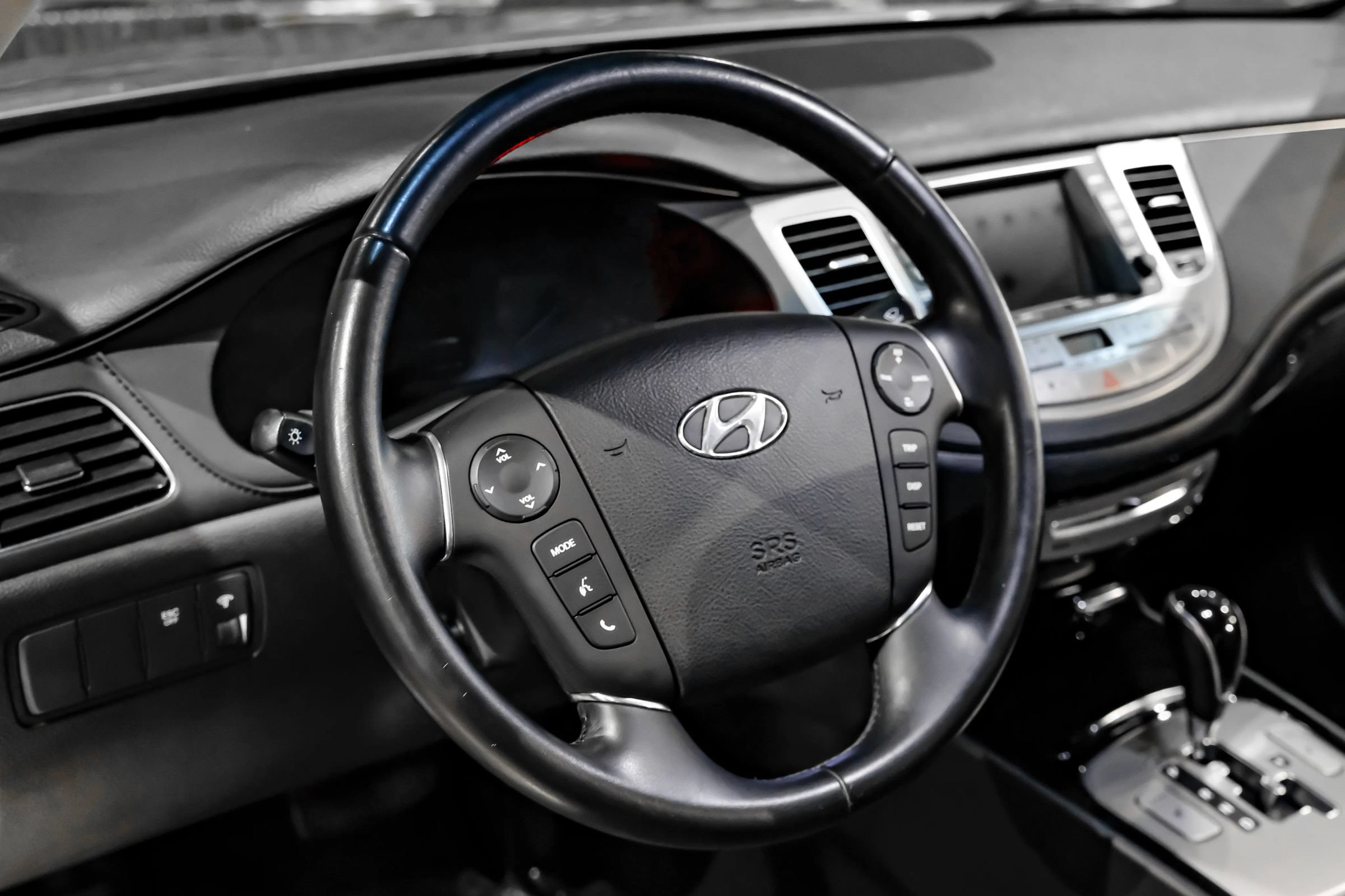 Used 2013 Hyundai Genesis 3.8 w/ Premium Pkg RWD image 14