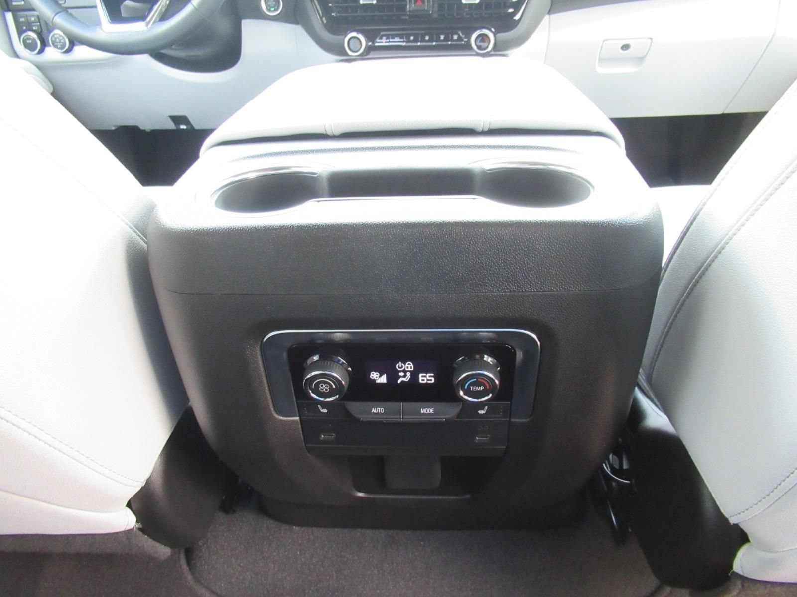 Used 2026 Chevrolet Suburban Premier AWD/4WD image 33