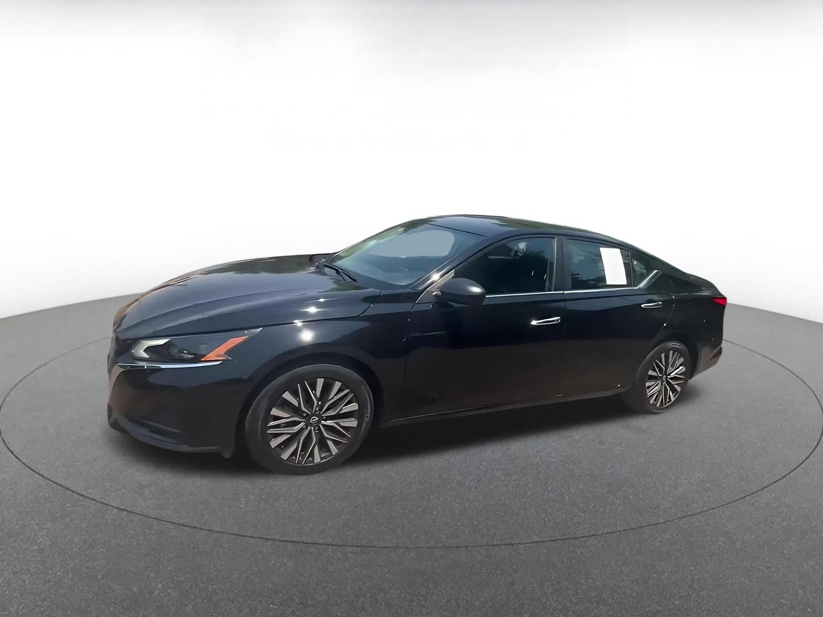 Used 2025 Nissan Altima 2.5 SV FWD image 8