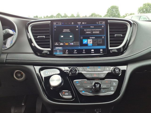 New 2027 Chrysler Pacifica Select AWD/4WD image 7