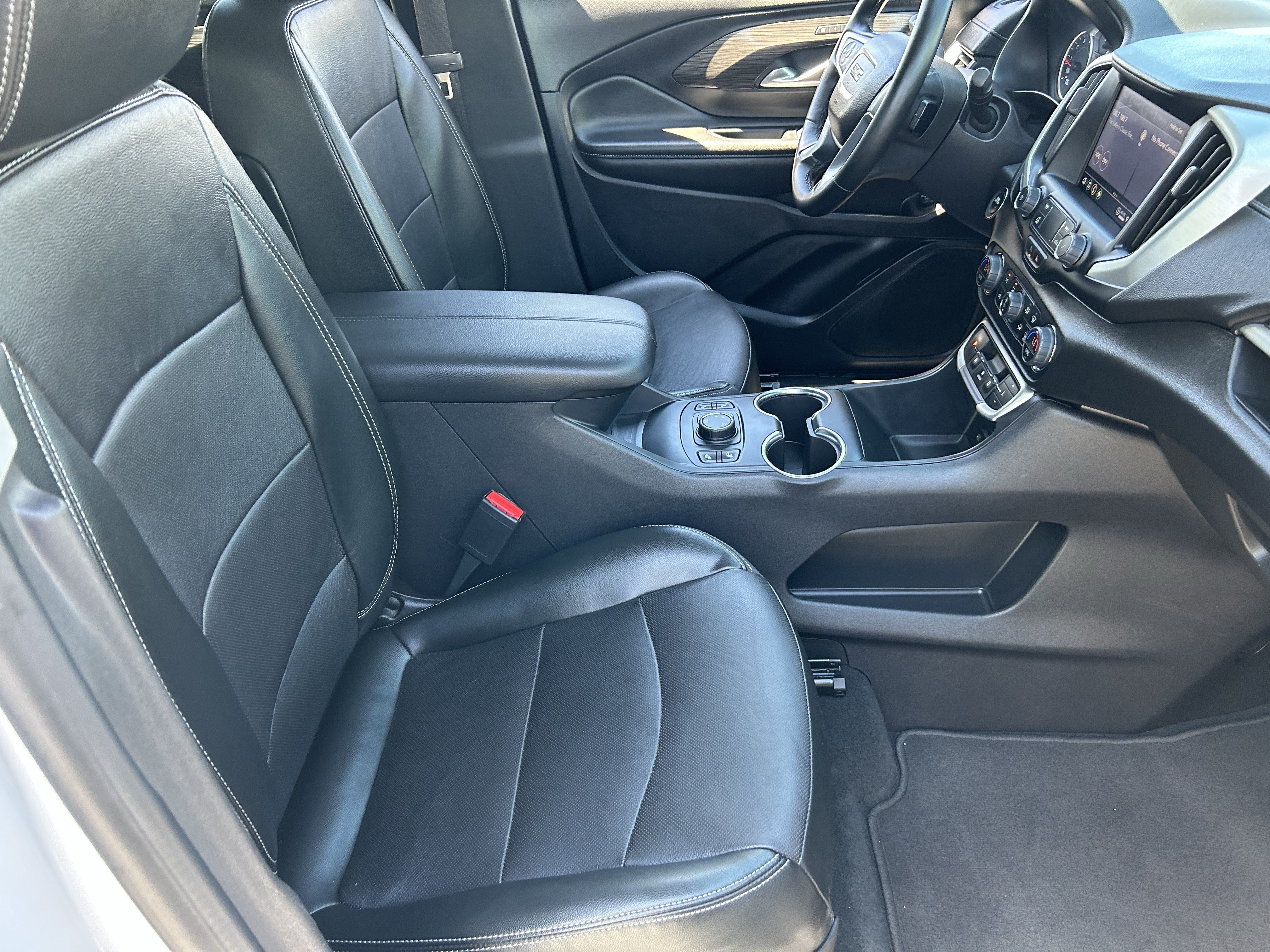 Used 2024 GMC Terrain SLT AWD/4WD image 9