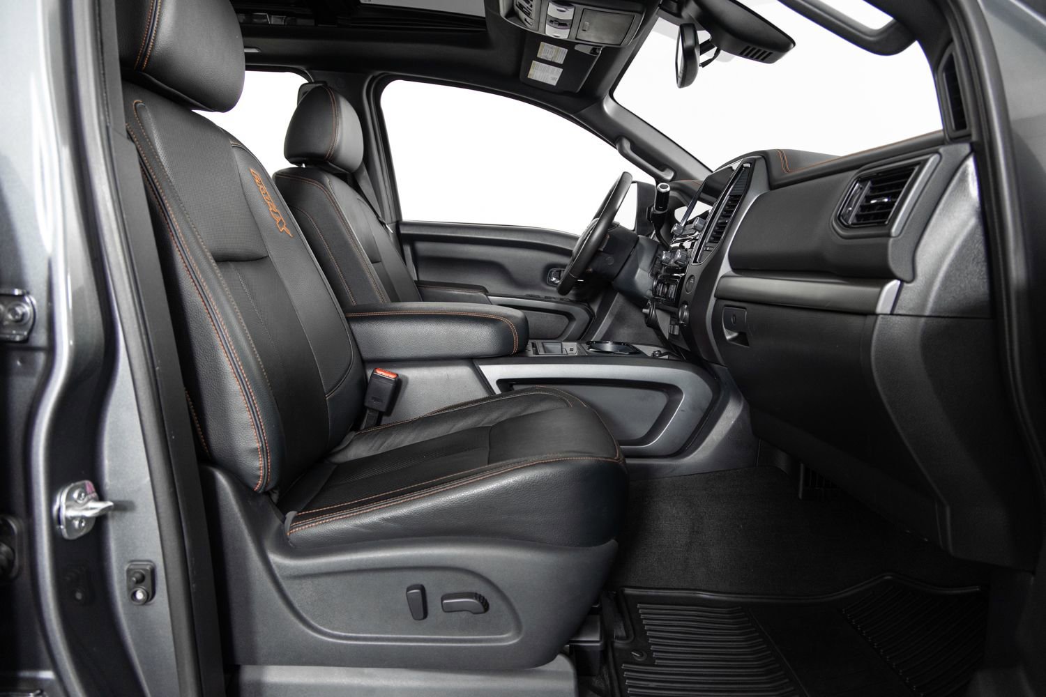 Used 2021 Nissan Titan PRO-4X w/ Pro-4x Convenience Package image 26