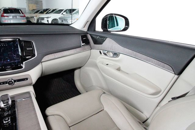 Certified 2024 Volvo XC90 T8 Ultimate w/ Protection Package Premier image 7